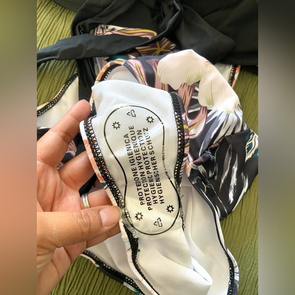 One piece swimsuit - Picture 5 of 7